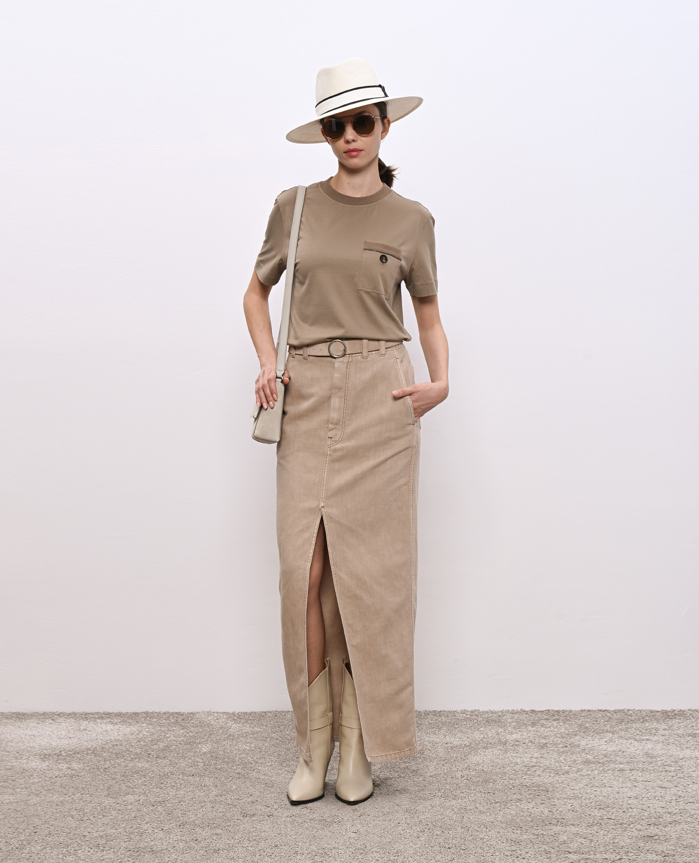 

Brown T-shirt with monil chain Brunello Cucinelli