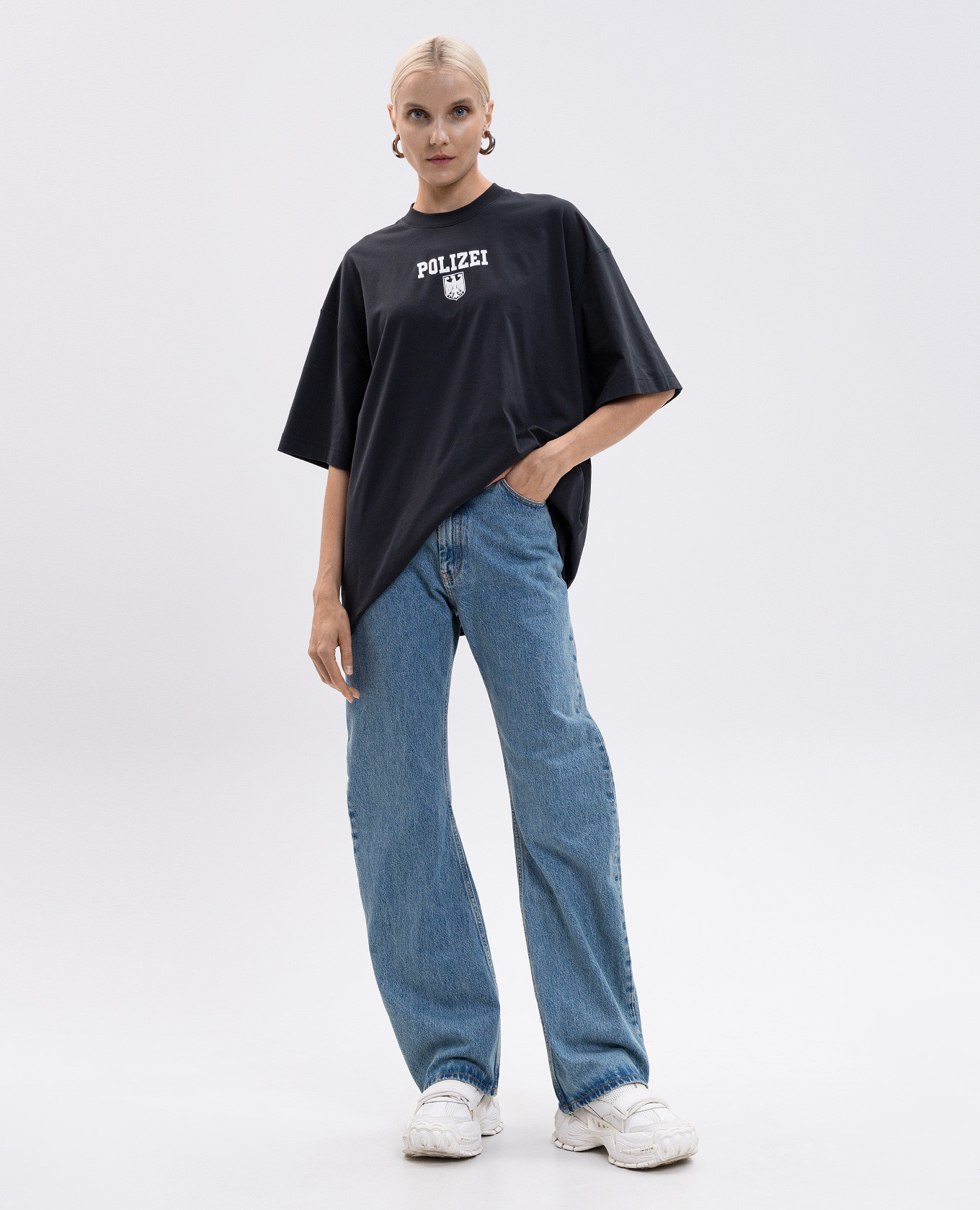 

Blue jeans with logo patch Vetements