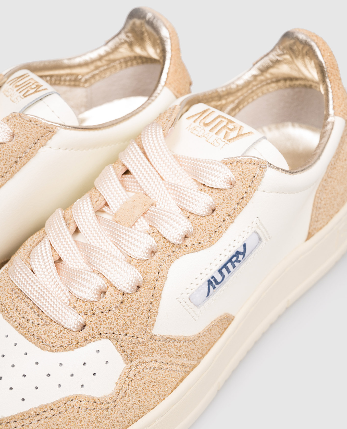 

Beige leather sneakers MEDALIST with glitter AUTRY