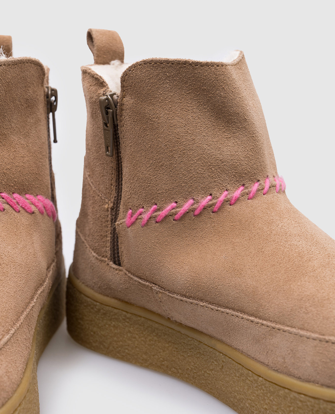 

Children's brown suede boots Colors of california