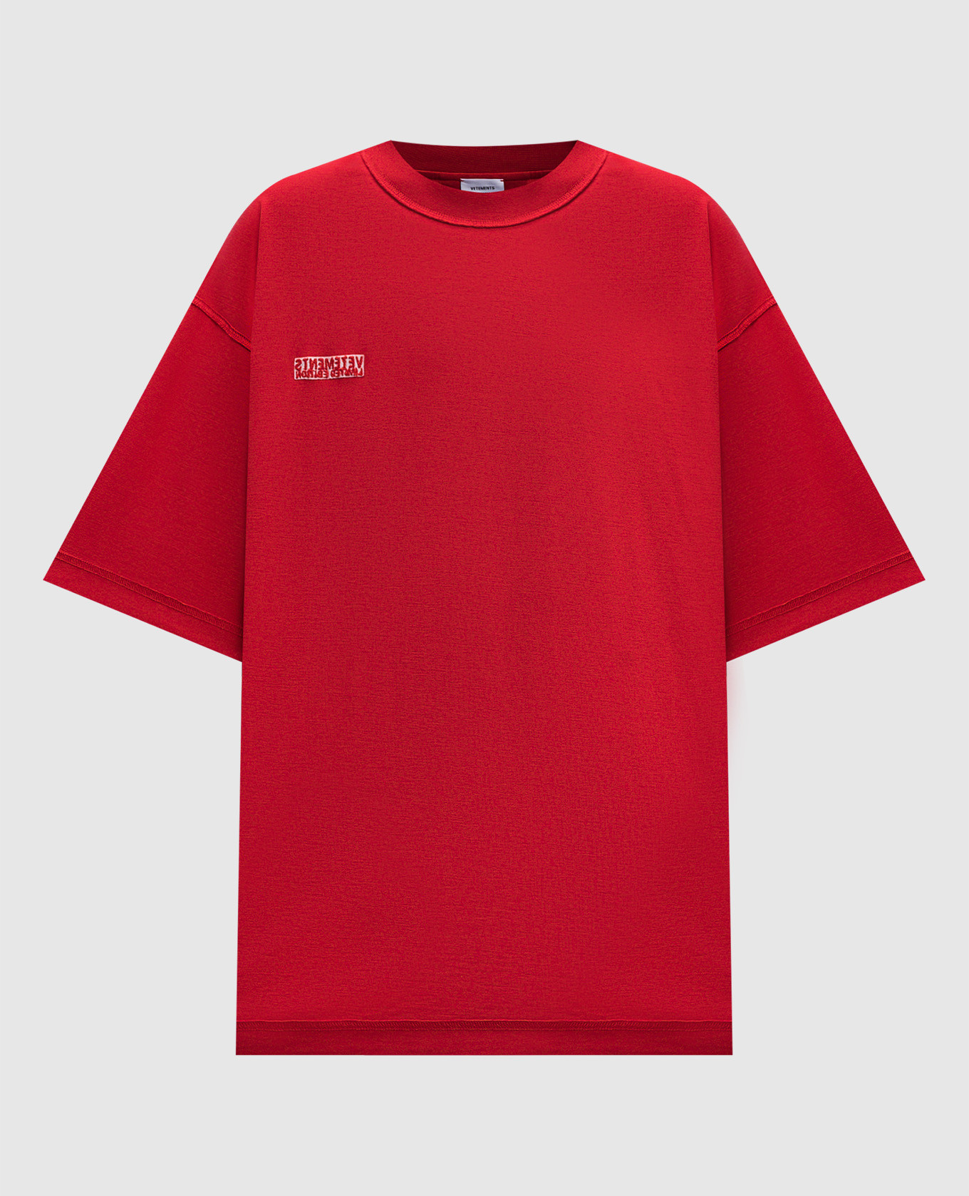 Red t-shirt with a reverse effect vetements