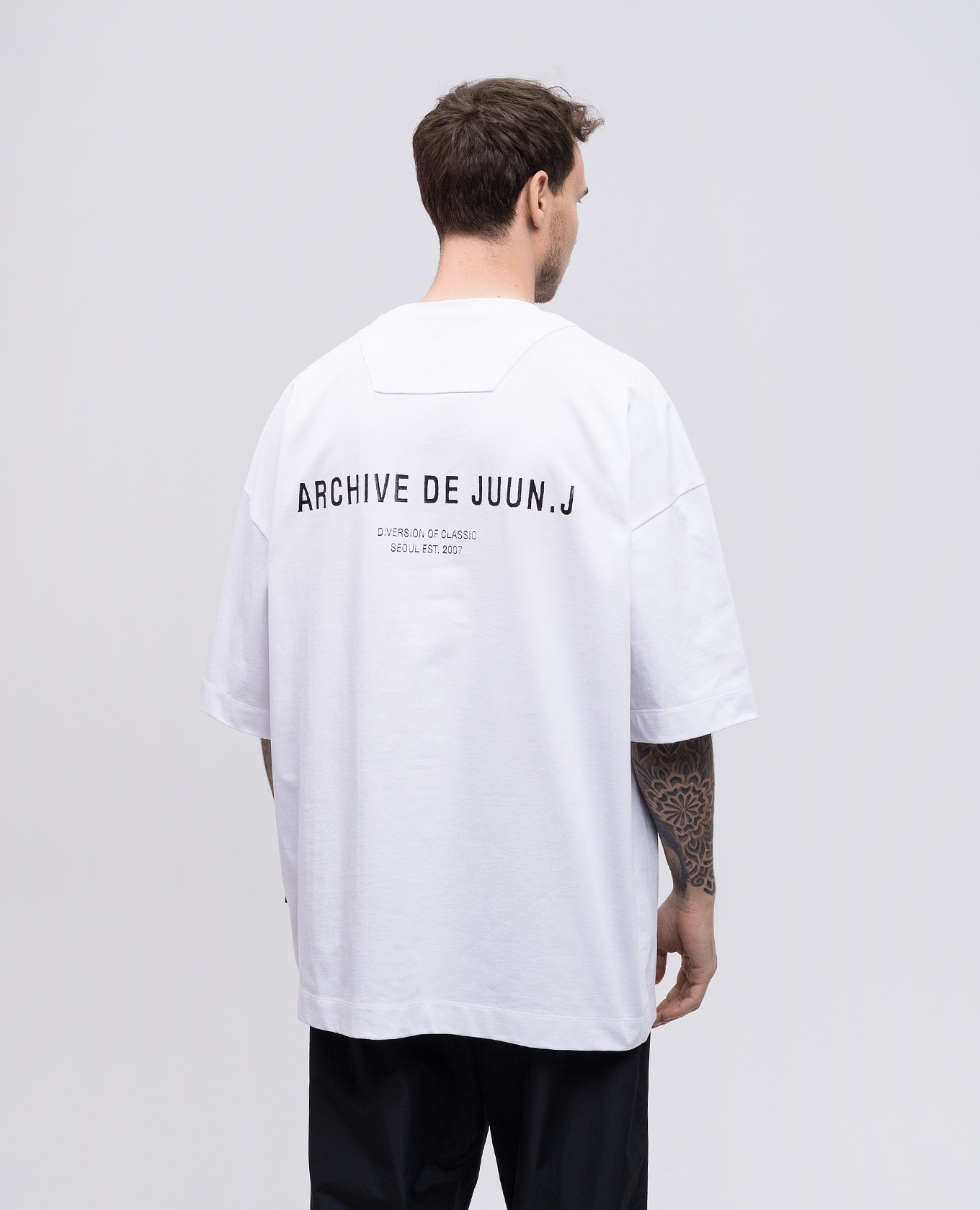 

White T-shirt with contrast logo print Juun.j, Black