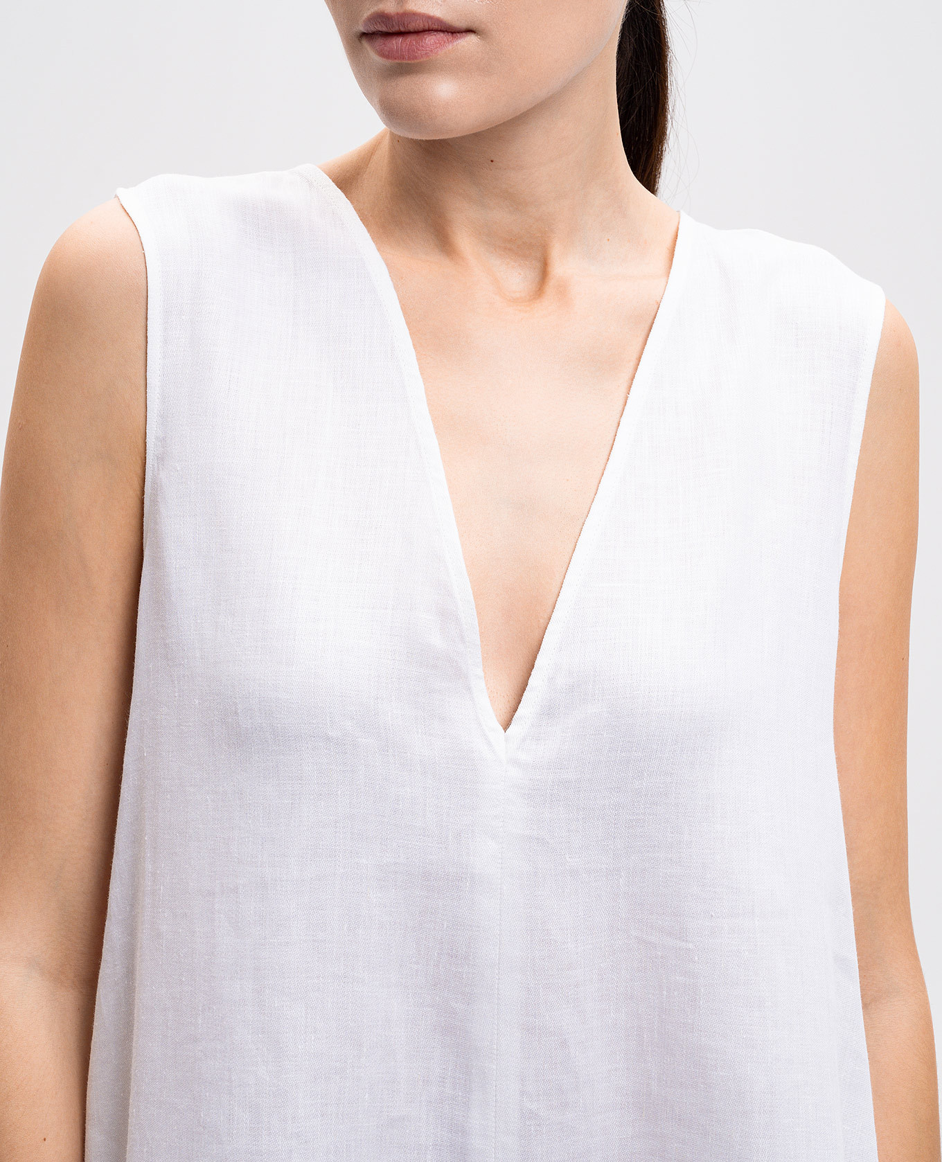 

White linen dress Nisha Asceno