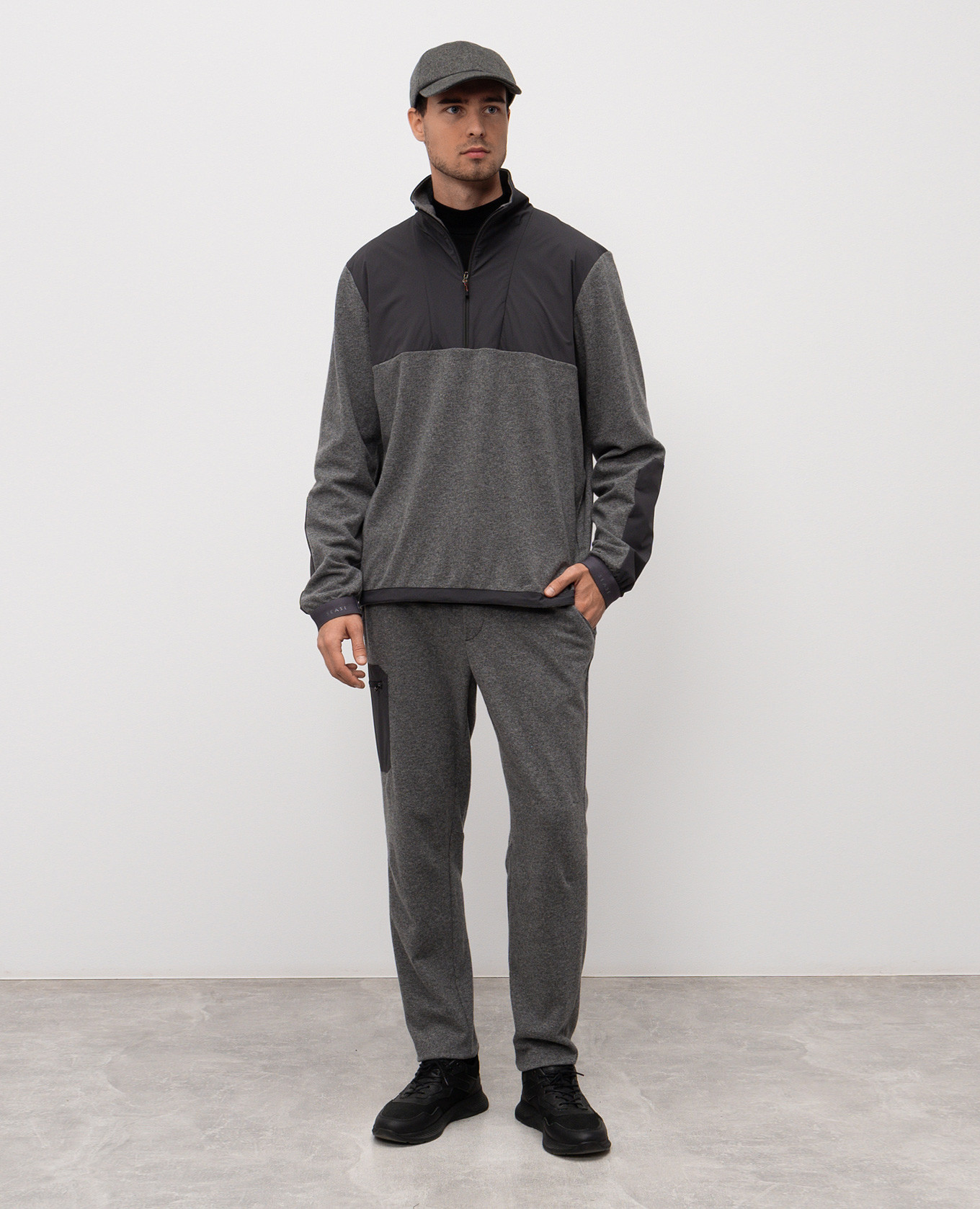 

Black wool long sleeve Sease