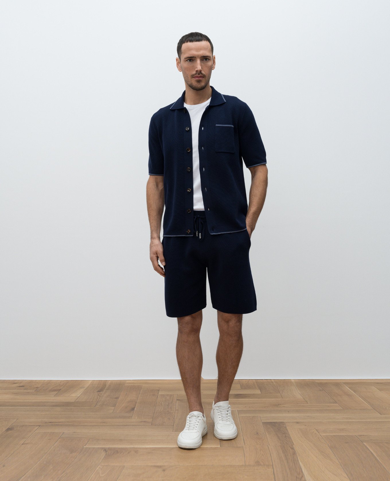 

Blue shirt with contrast trim MooRER