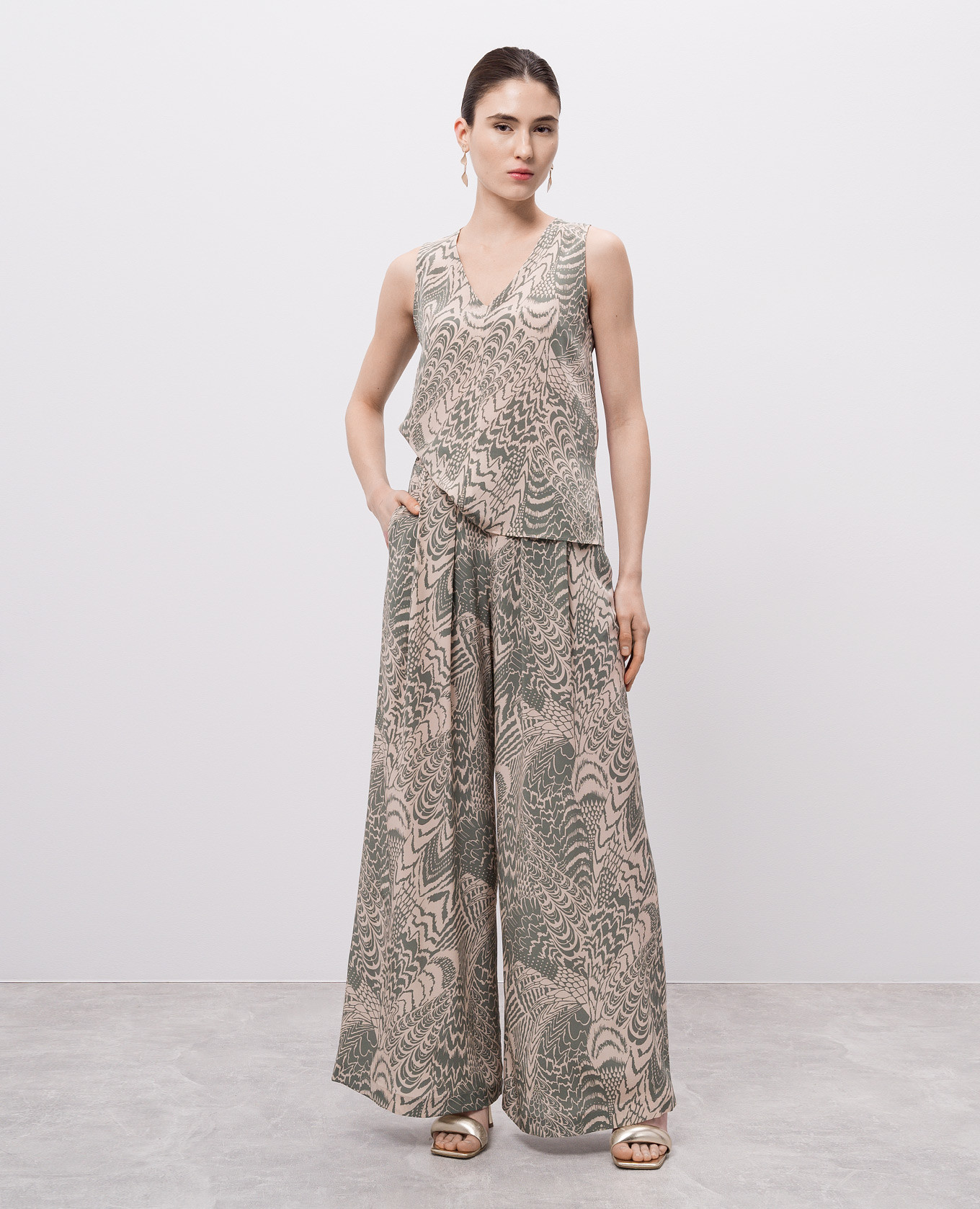 

Green Hevea silk top Momoni