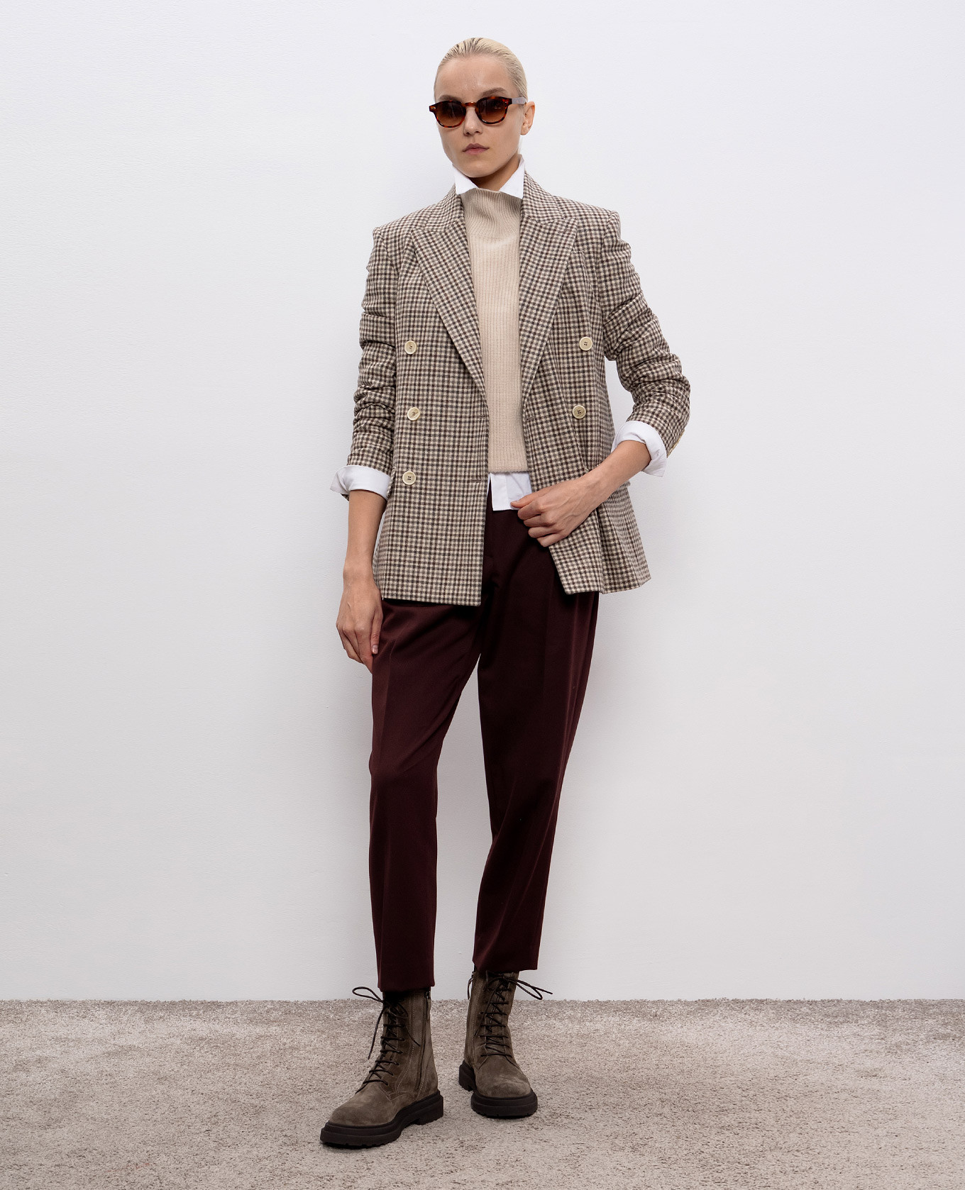 

Beige cashmere sweater with monil chain Brunello Cucinelli