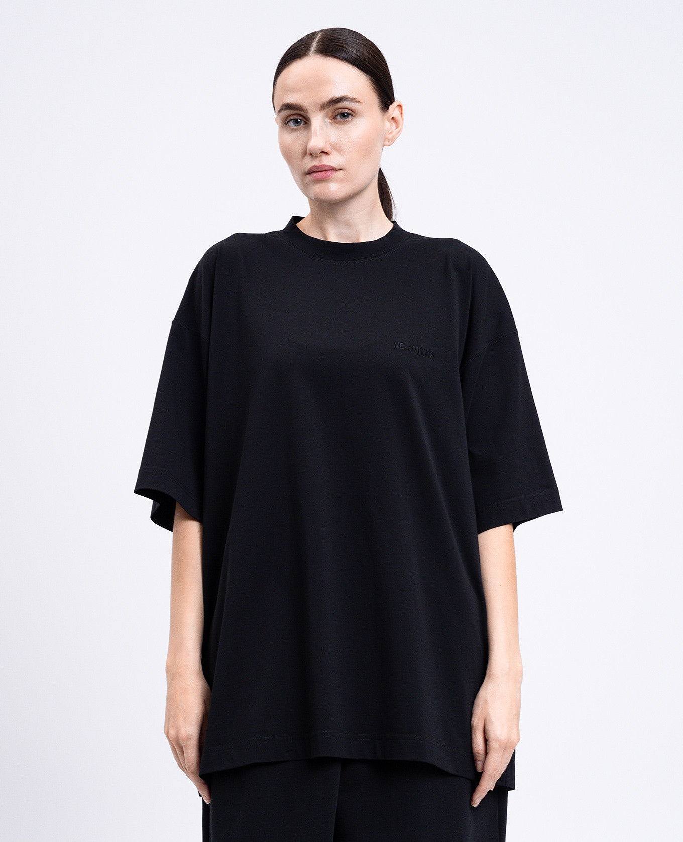 

Black T-shirt with embroidered logo Vetements