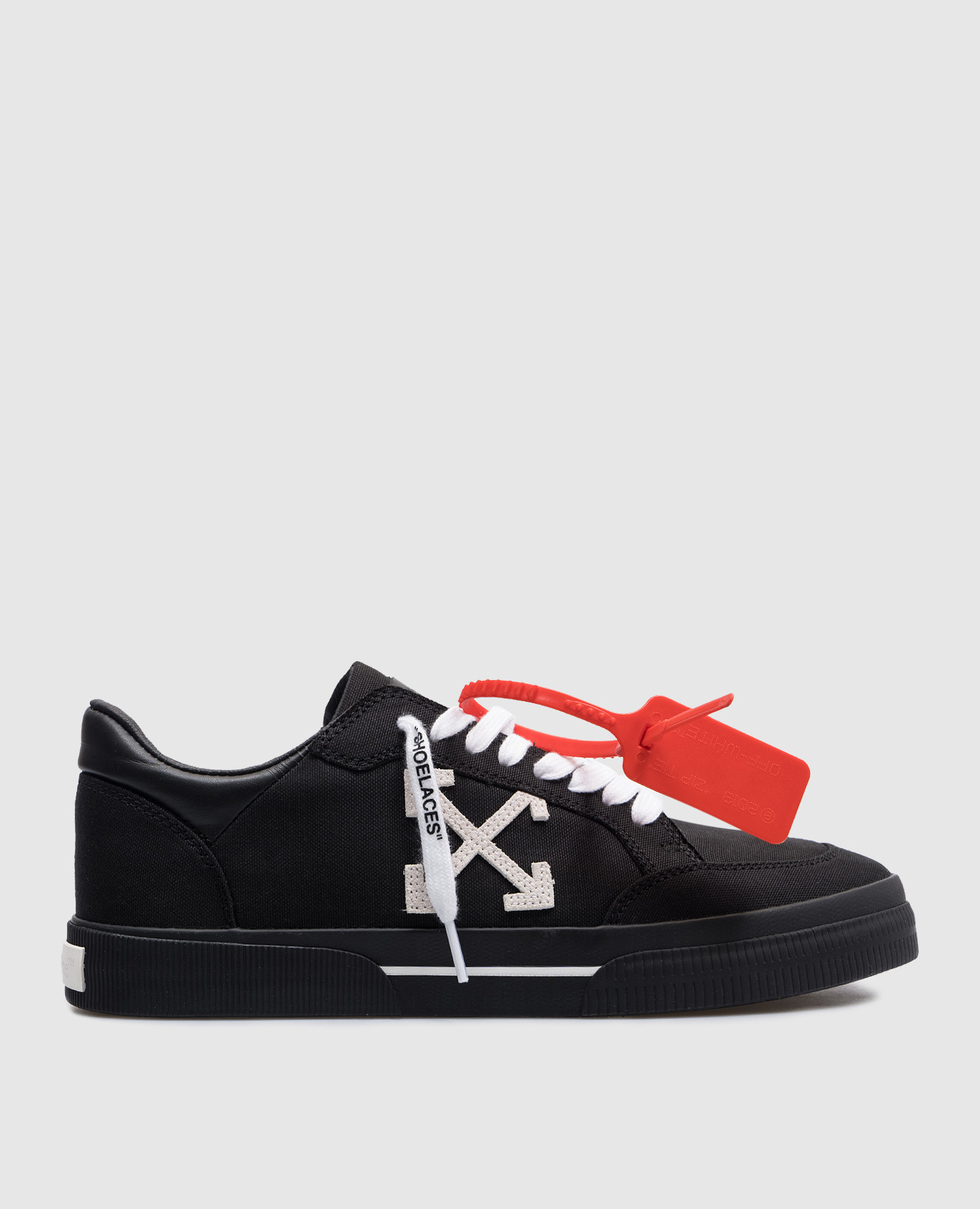 

Black New Low Vulcanized sneakers Off-White