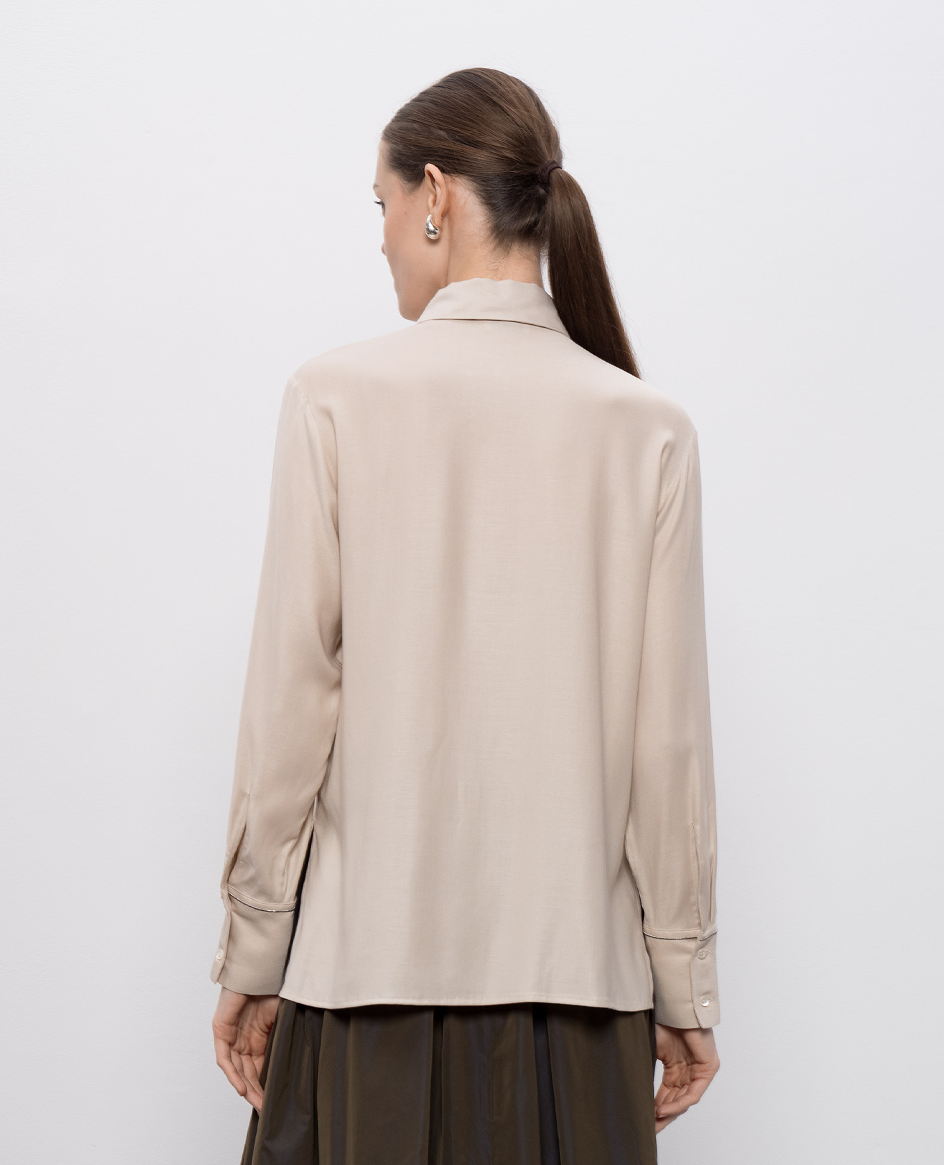 

Beige wool blouse with monil chain Peserico