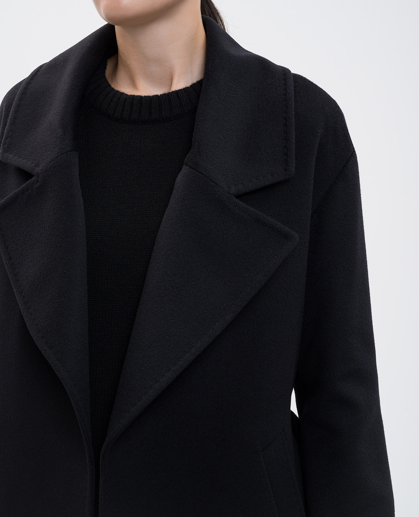 

Black cashmere coat with belt Heresis