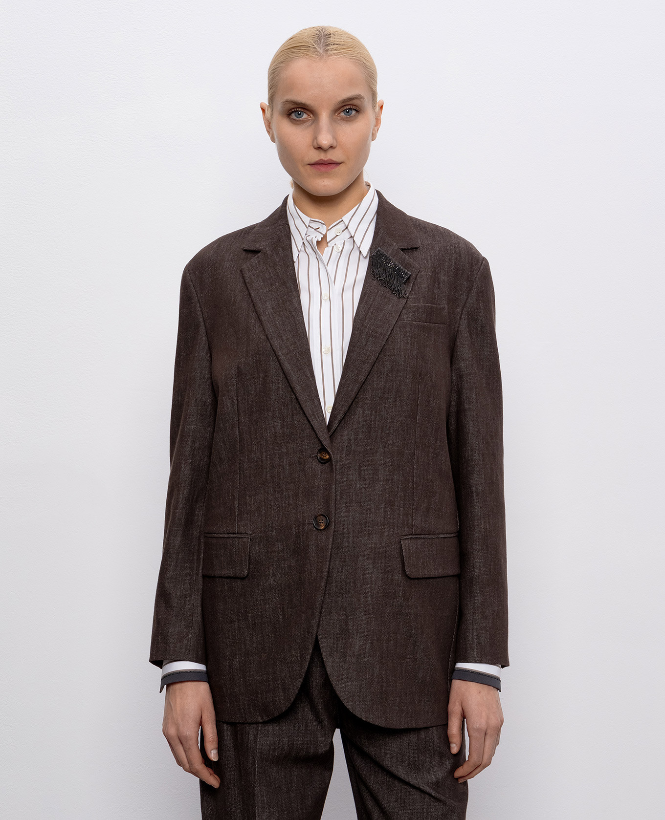 

Brown jacket with brooch Brunello Cucinelli