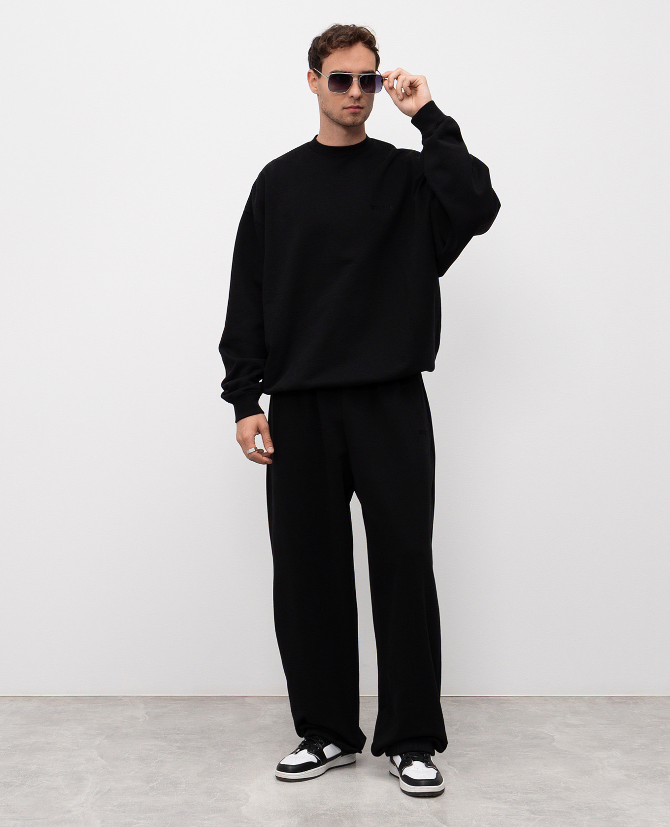 

Black sweatpants with logo embroidery Vetements