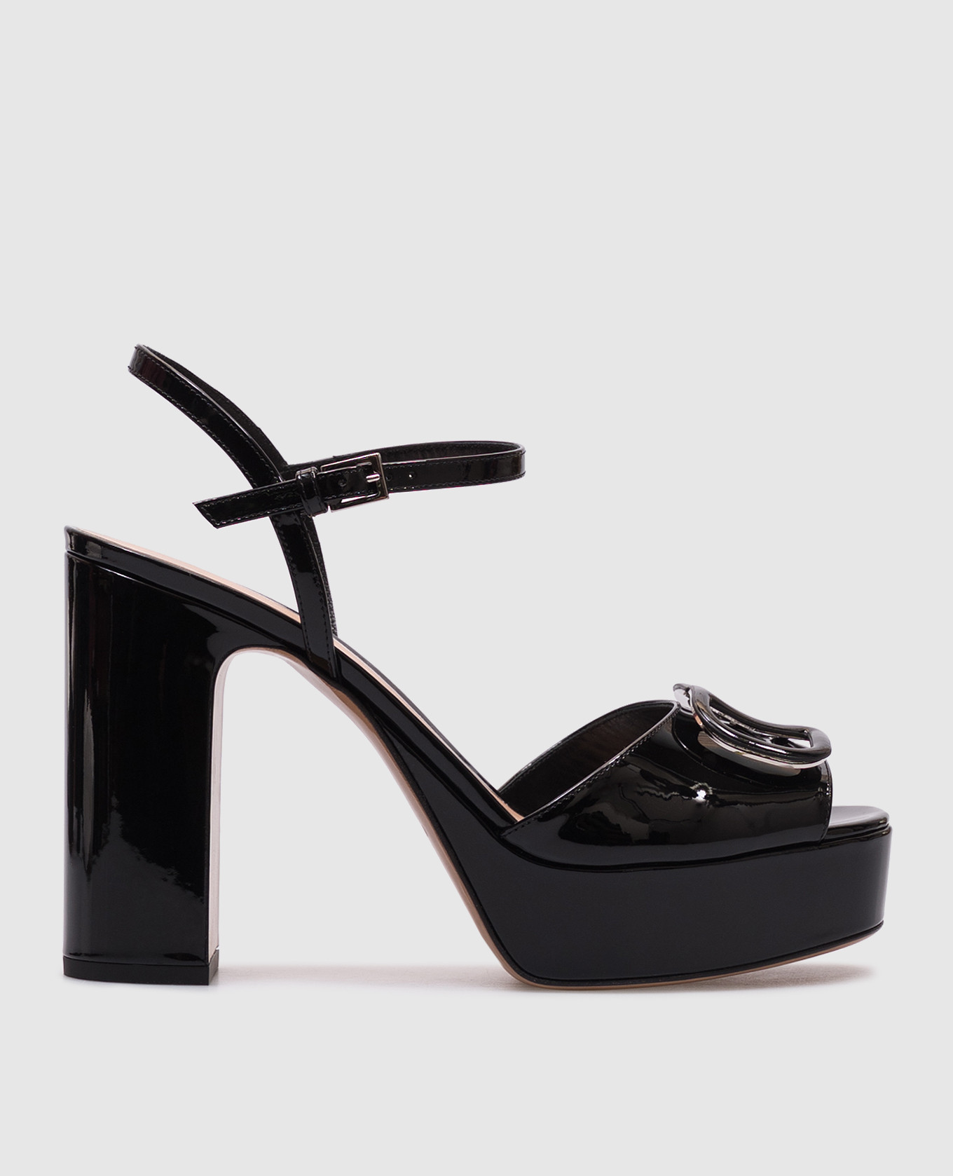 

Black patent leather sandals with VLogo Signature emblem Valentino