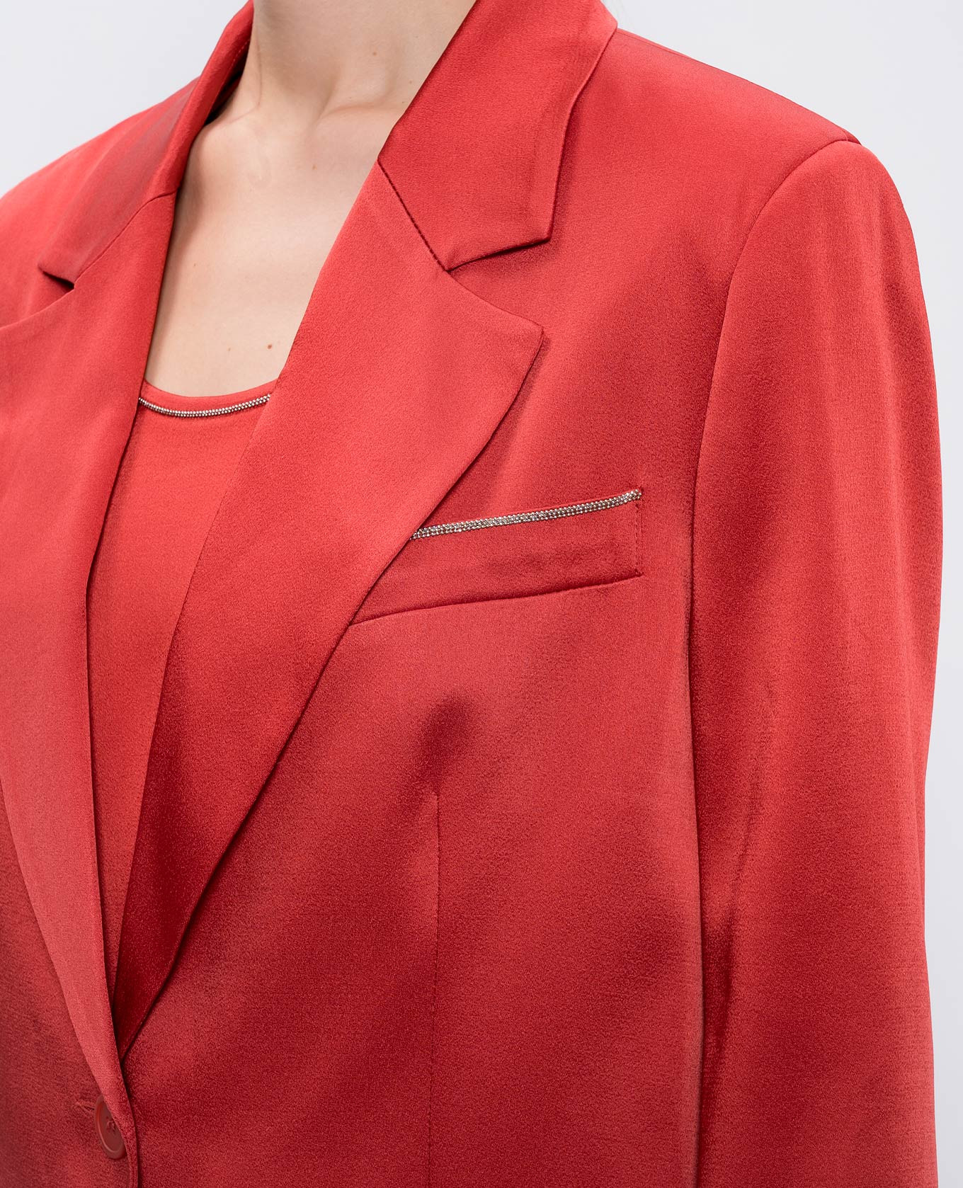 Red jacket with monil chain Peserico 5