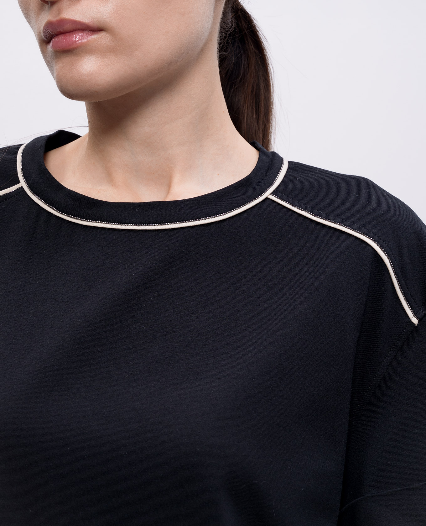 

Black T-shirt with monil chain Brunello Cucinelli