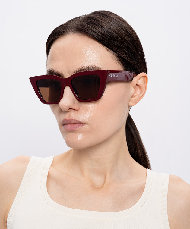 Alexander McQueen - Burgundy Cat-Eye Sunglasses with Logo  display picture 1