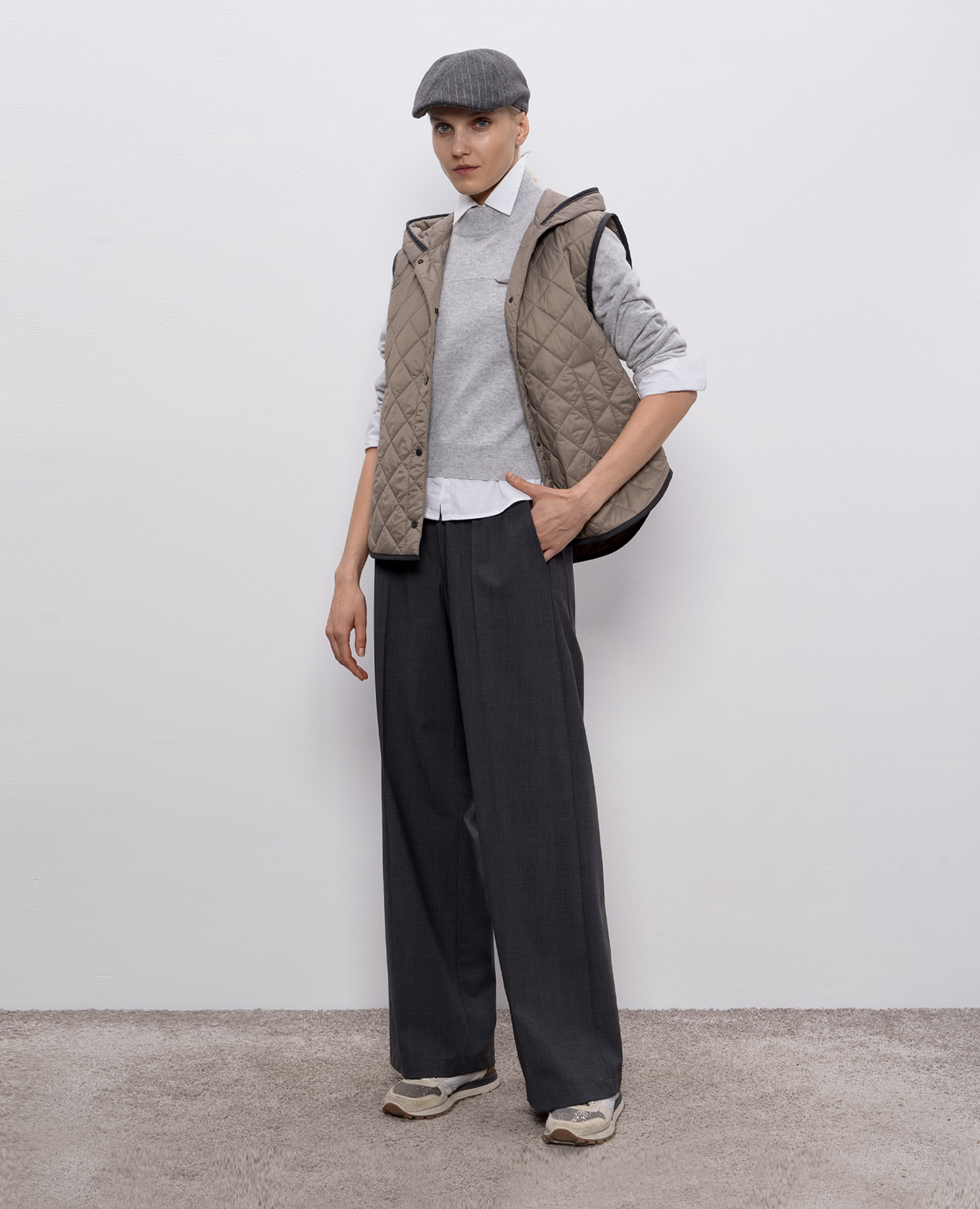 

Gray cashmere jumper with monil chain Brunello Cucinelli, Grey