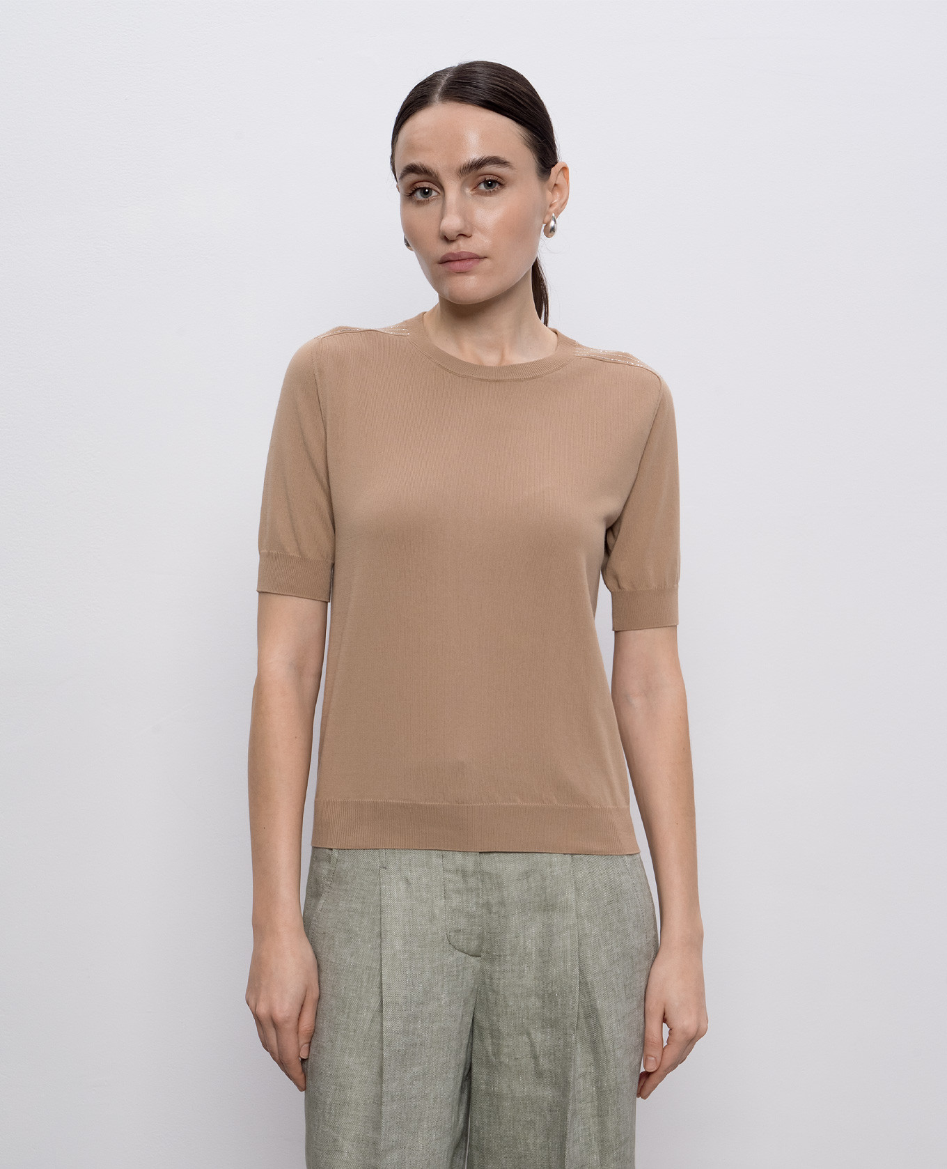 

Beige top with monil chain Peserico