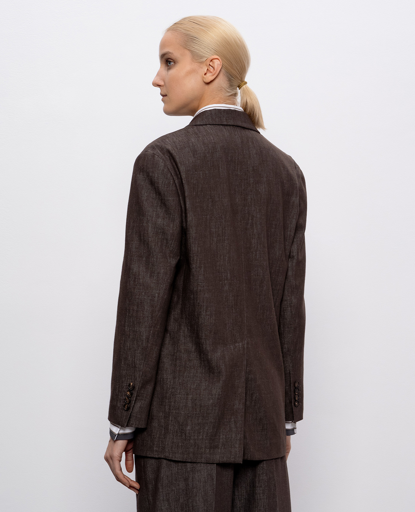 Brown jacket with brooch Brunello Cucinelli 4