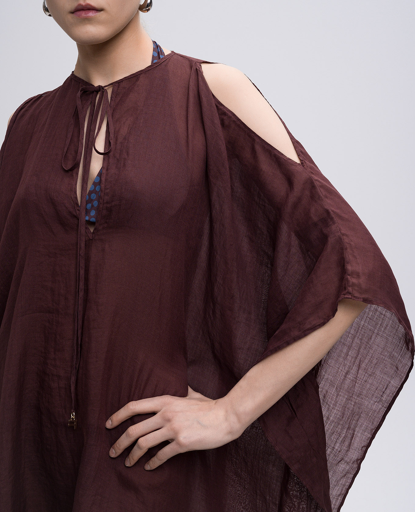 

Brown dress with sash Fisico