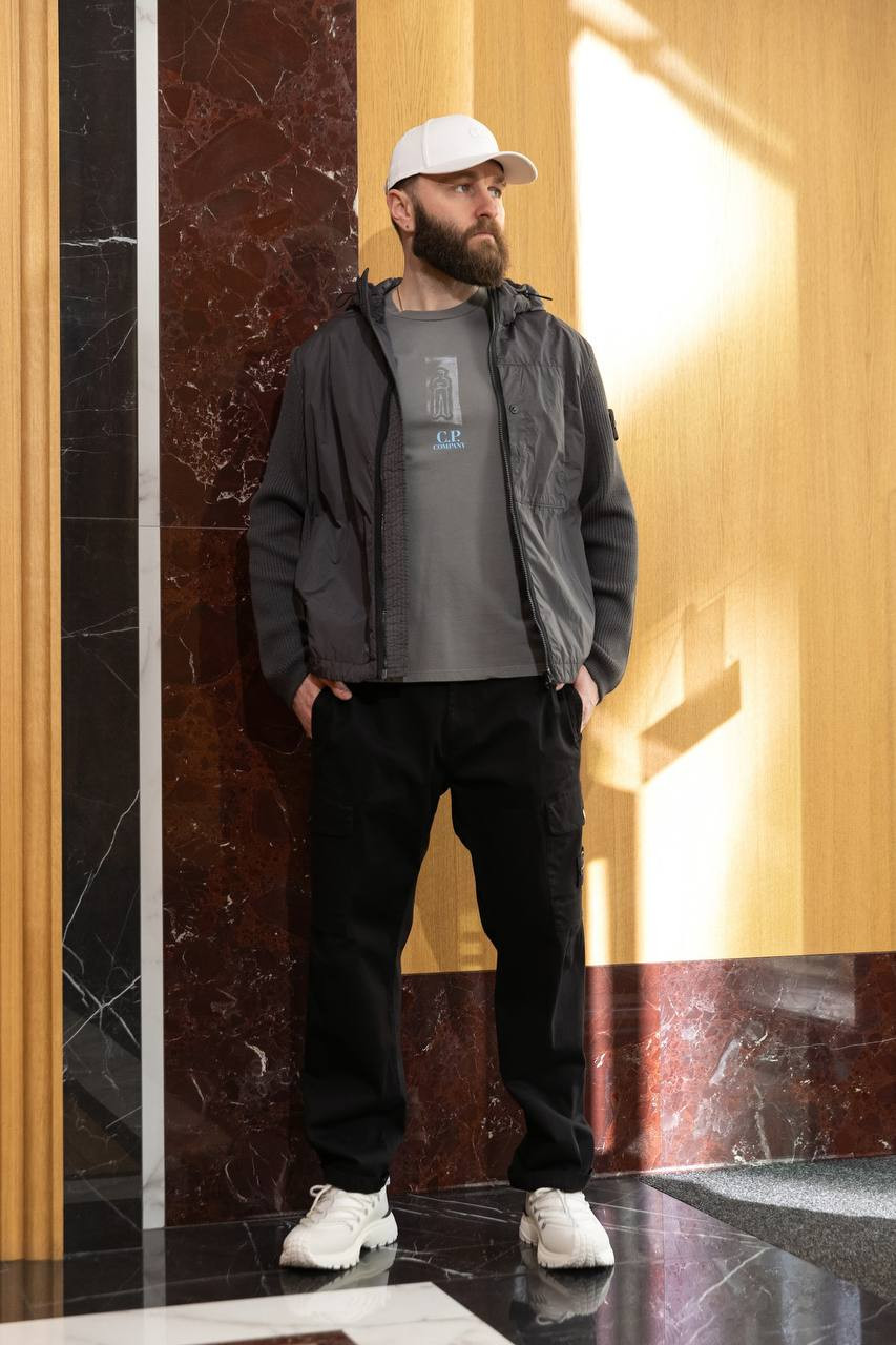 

Black cargo pants with patch Stone Island