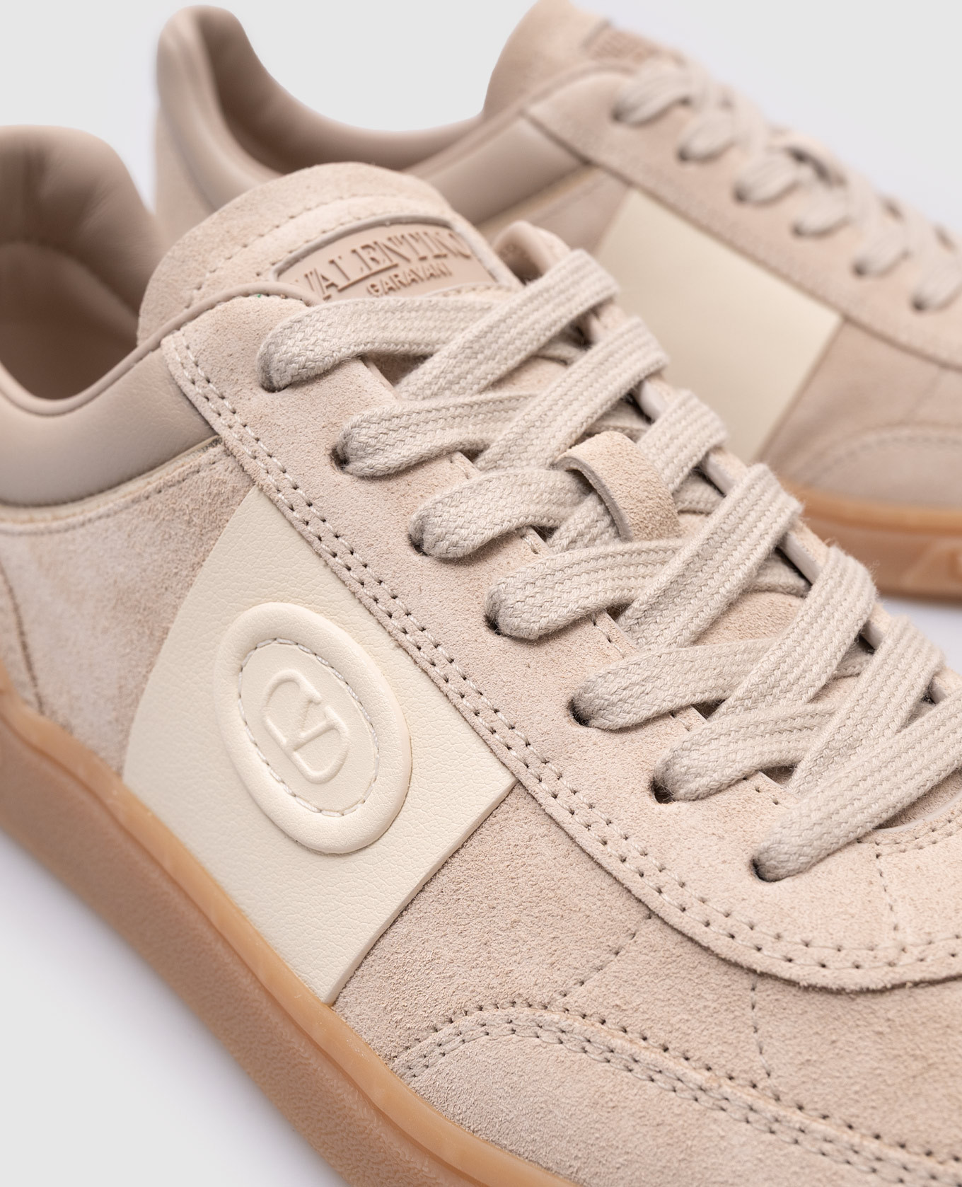 

Beige suede sneakers Upvillage Valentino