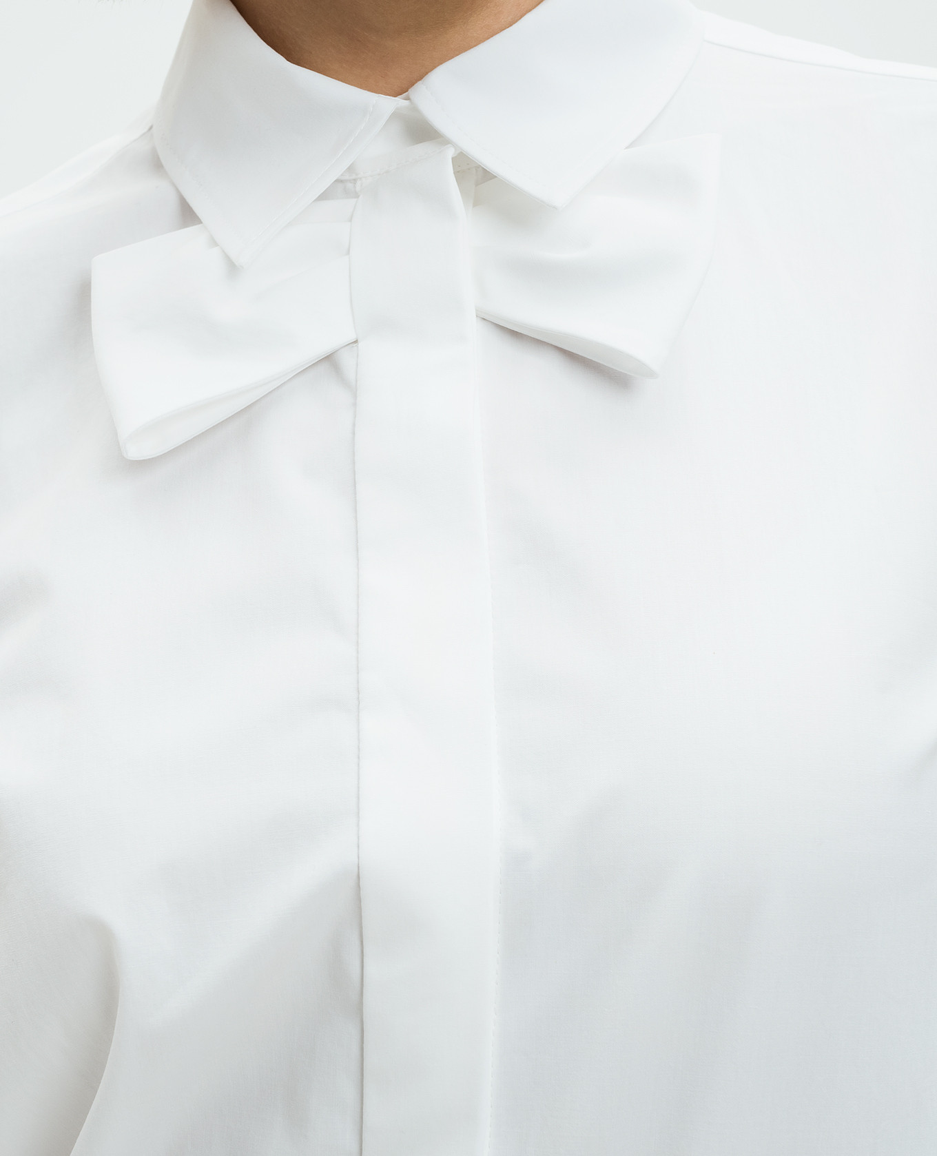 White shirt with appliqué in the form of a bow Valentino 5