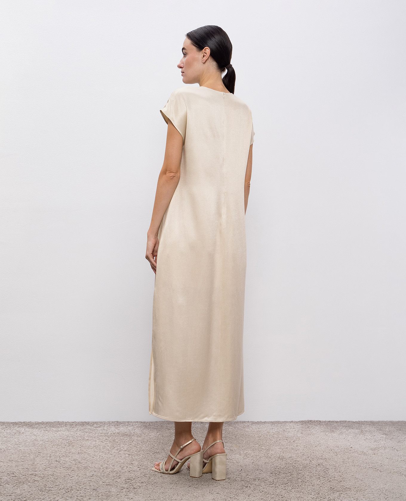

Beige midi dress with slits Peserico