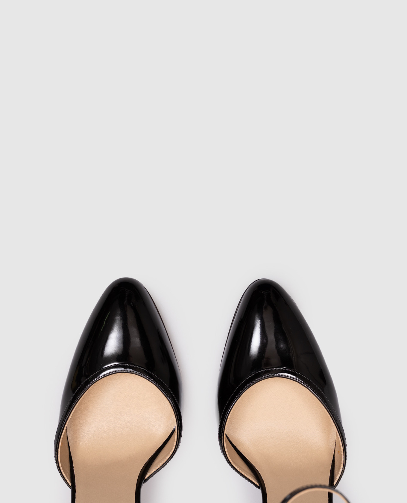 Black leather glossy shoes with emblem Valentino 4