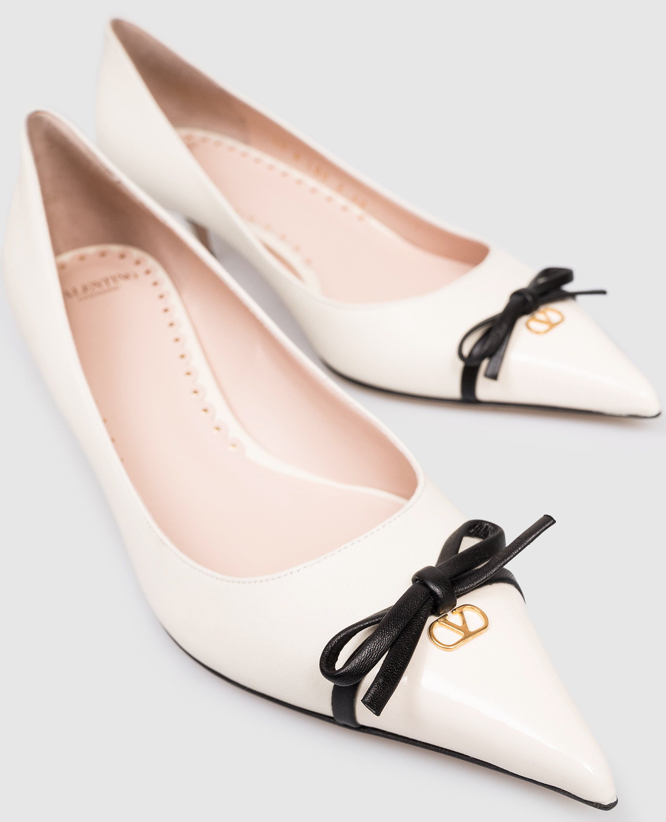 

Beige leather shoes Bepointy Valentino