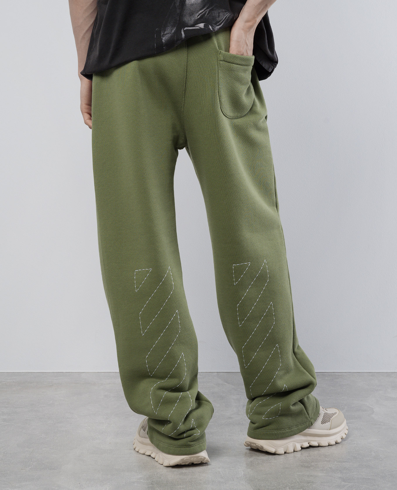 Green sweatpants with logo embroidery Off-White 4