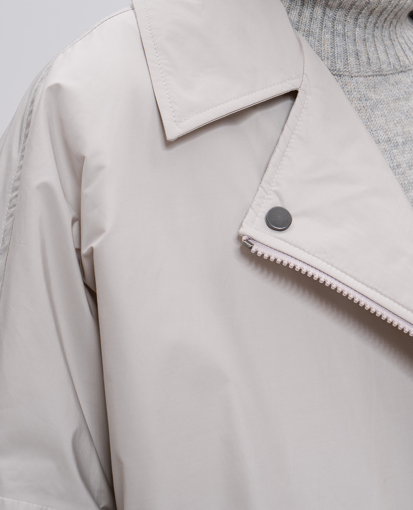 

Beige raincoat with monil chain Brunello Cucinelli