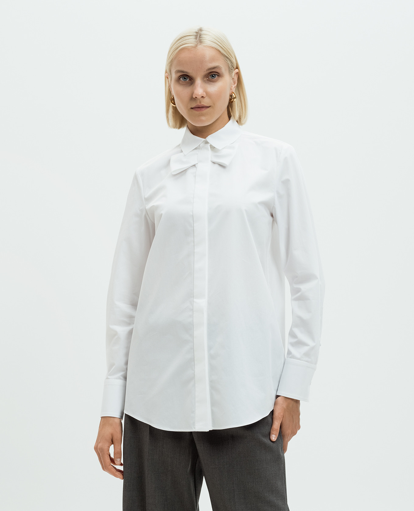 White shirt with appliqué in the form of a bow Valentino 3