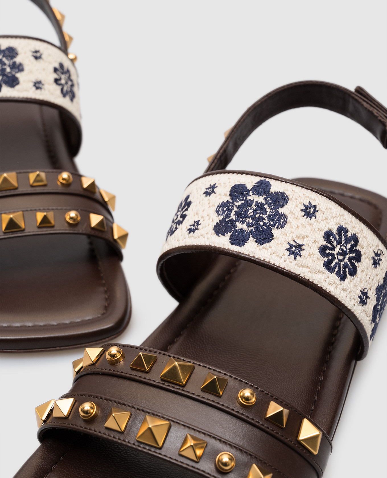 

Brown leather sandals with embroidery Valentino
