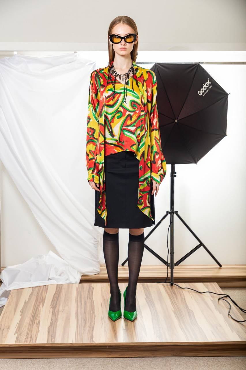 

Black skirt made of wool with zippers Helmut Lang