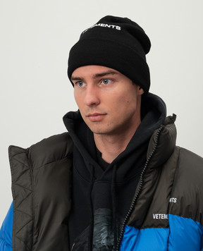 Vetements Black wool cap with logo embroidery UA65HA110B