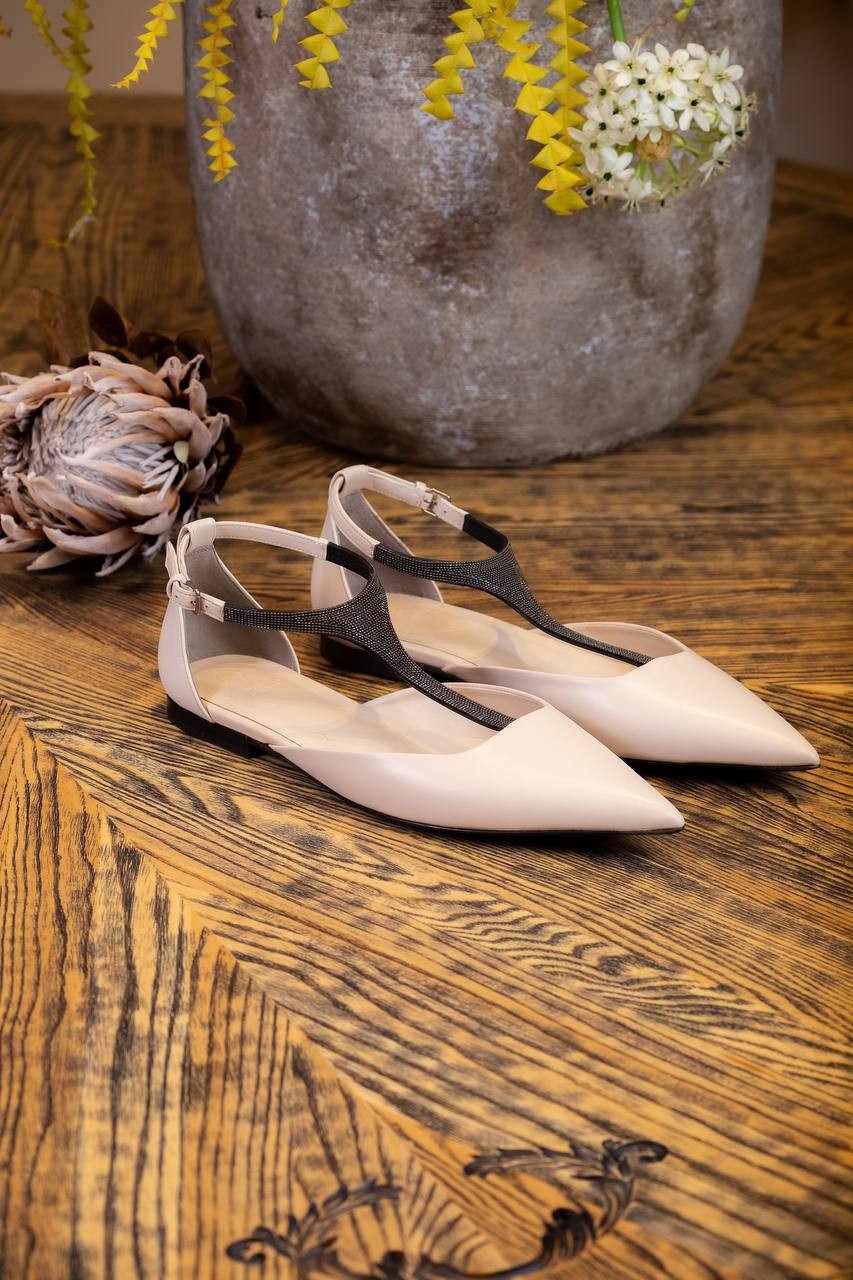 

Beige leather ballet flats with a monil chain Brunello Cucinelli