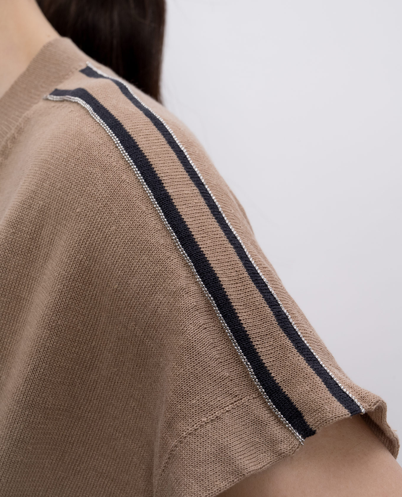 

Beige linen top with monil chain Peserico