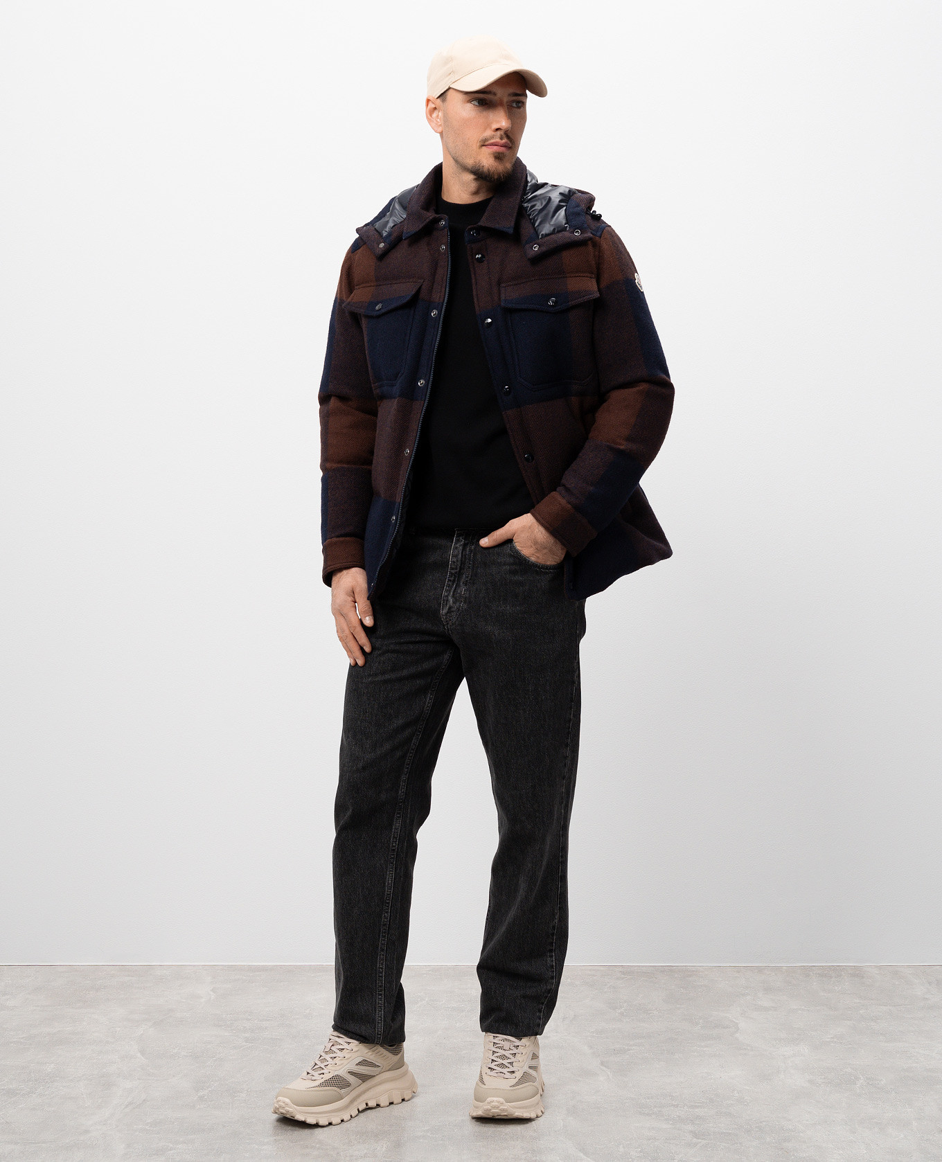 

Ladurns brown down jacket made of wool Moncler