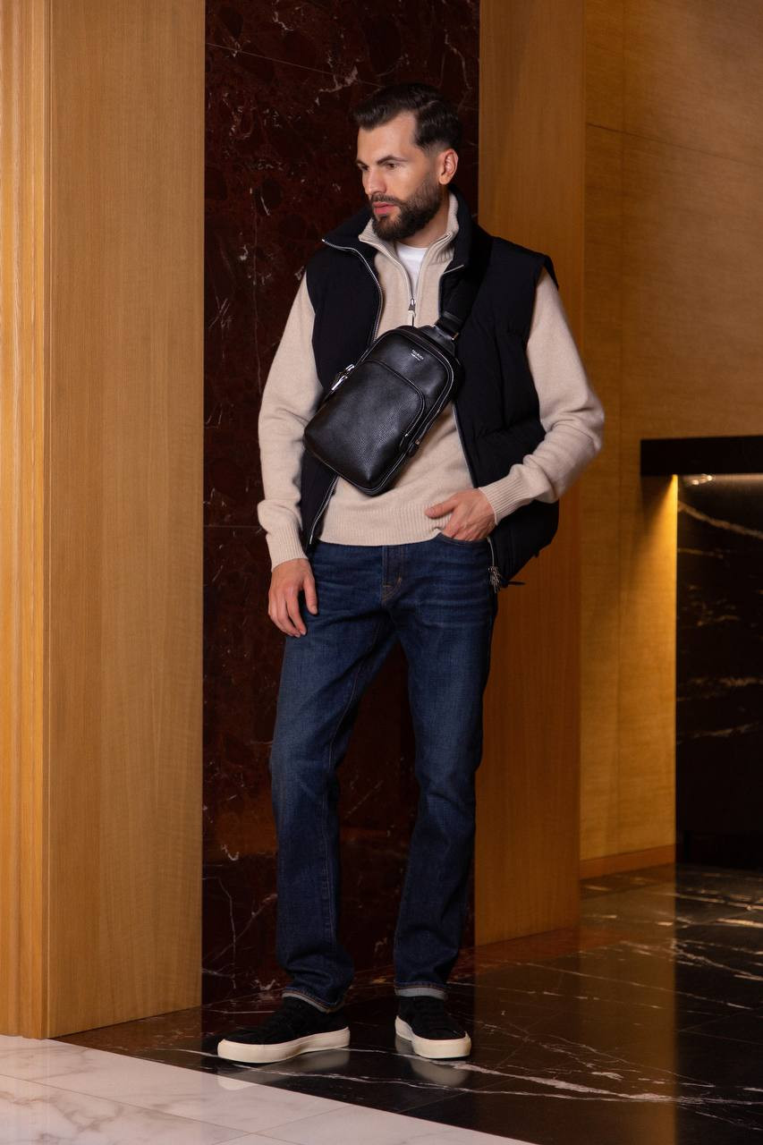 

Blue jeans with distressed leather logo patch Tom Ford