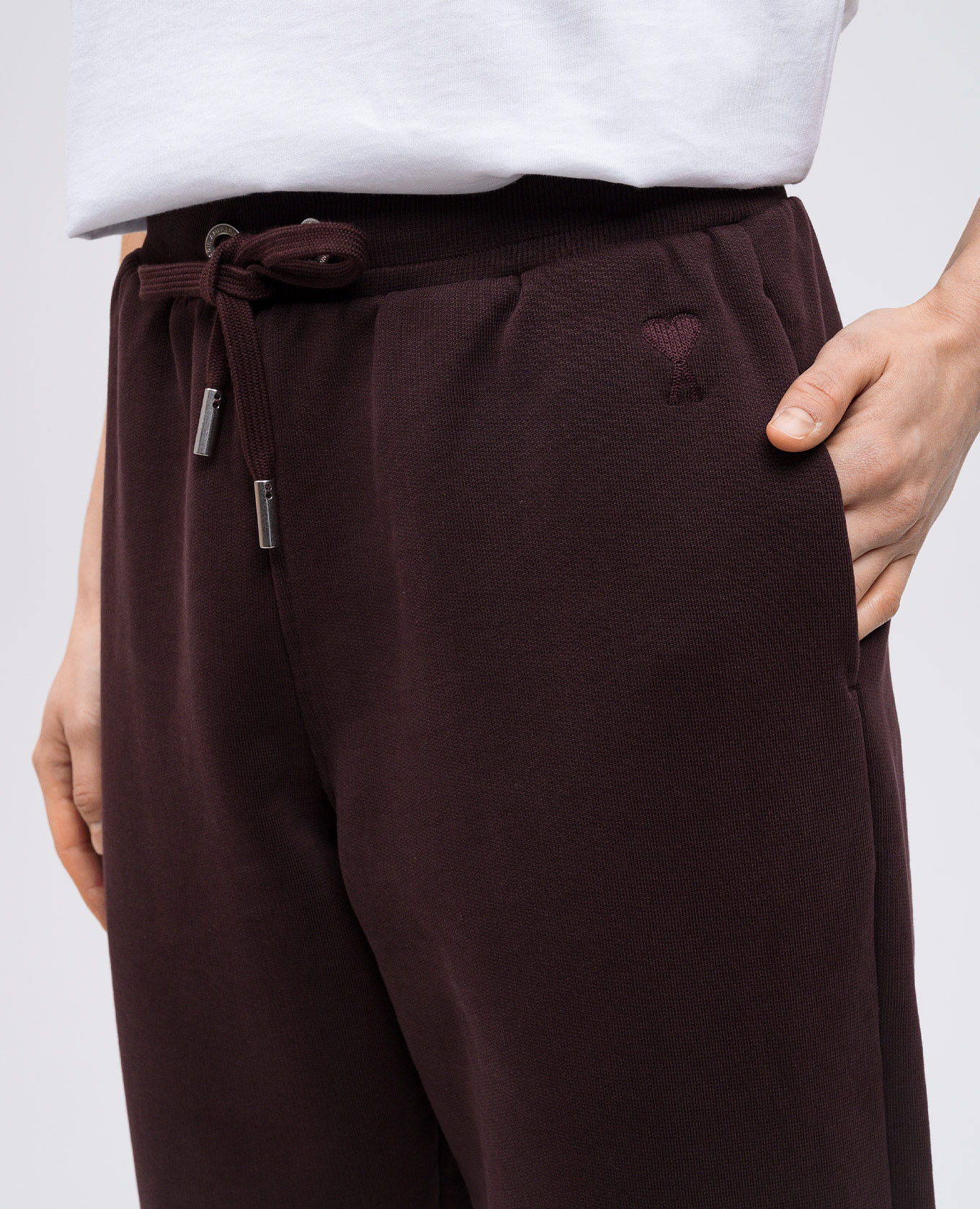 

Burgundy joggers with Ami de Coeur emblem embroidery Ami Paris