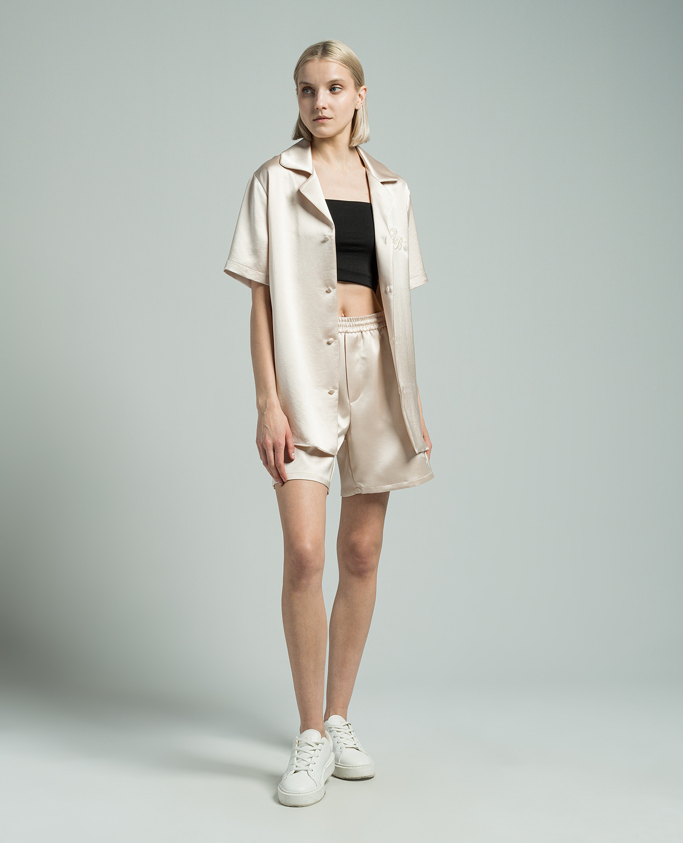 

Beige shorts with monogram logo embroidery Balmain