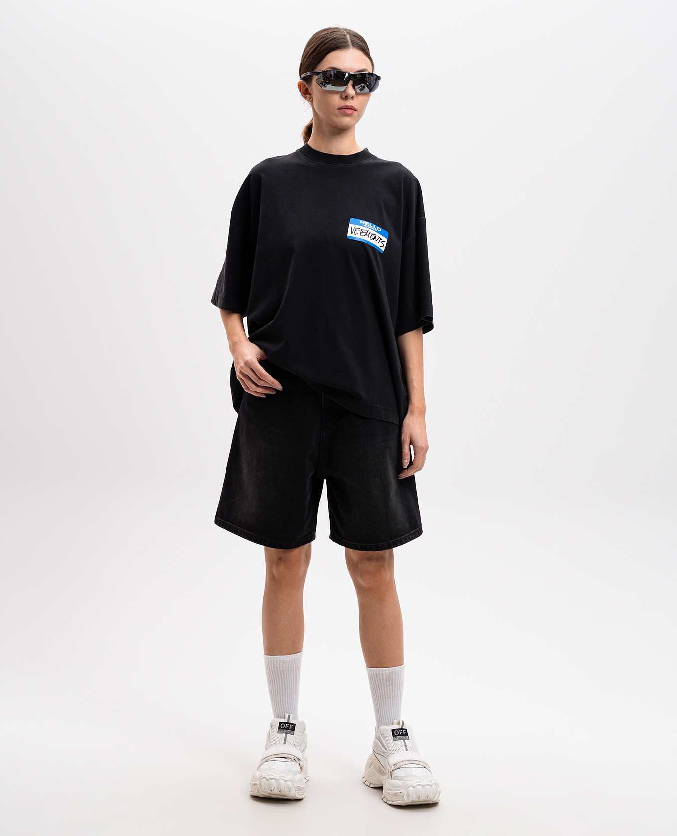 

Black denim shorts with logo patch Vetements
