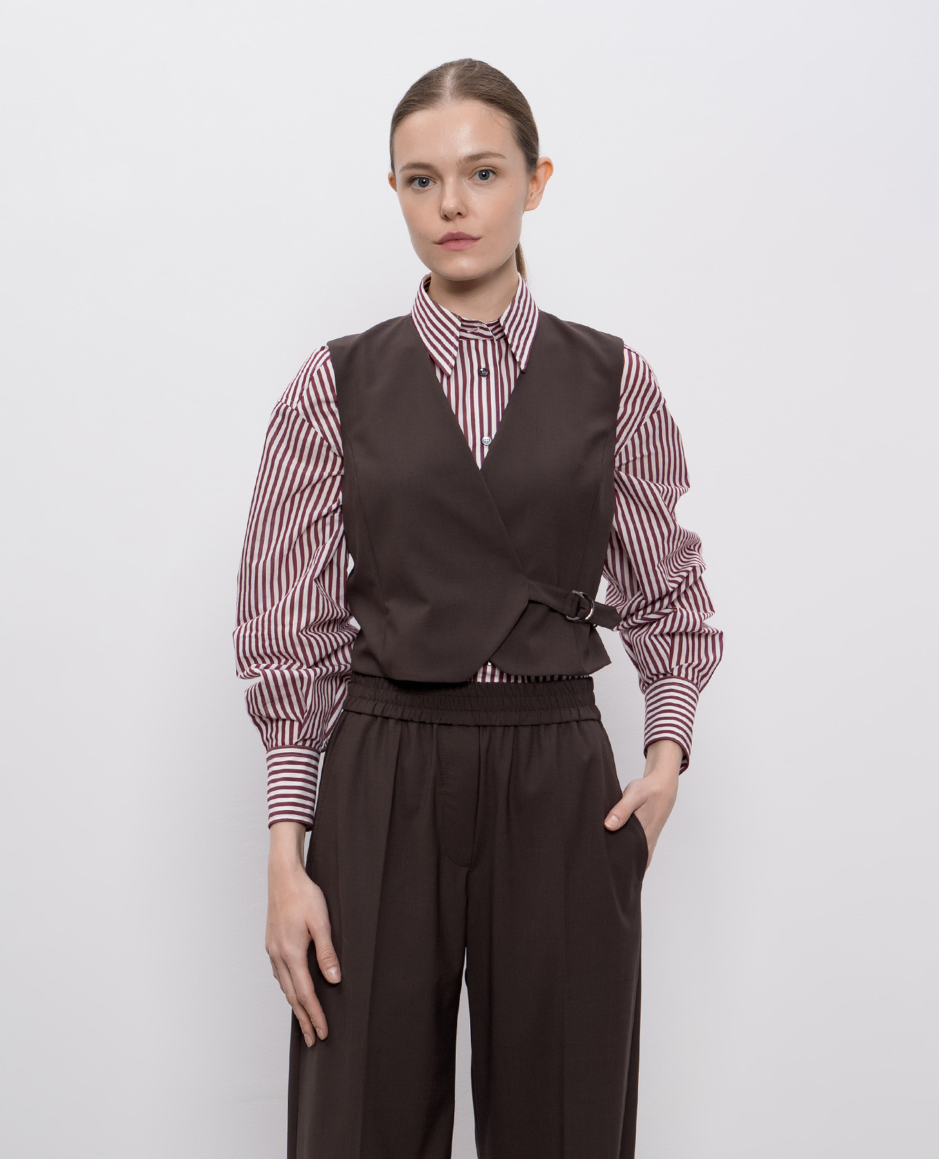 

Brown vest with wool on the smell Brunello Cucinelli