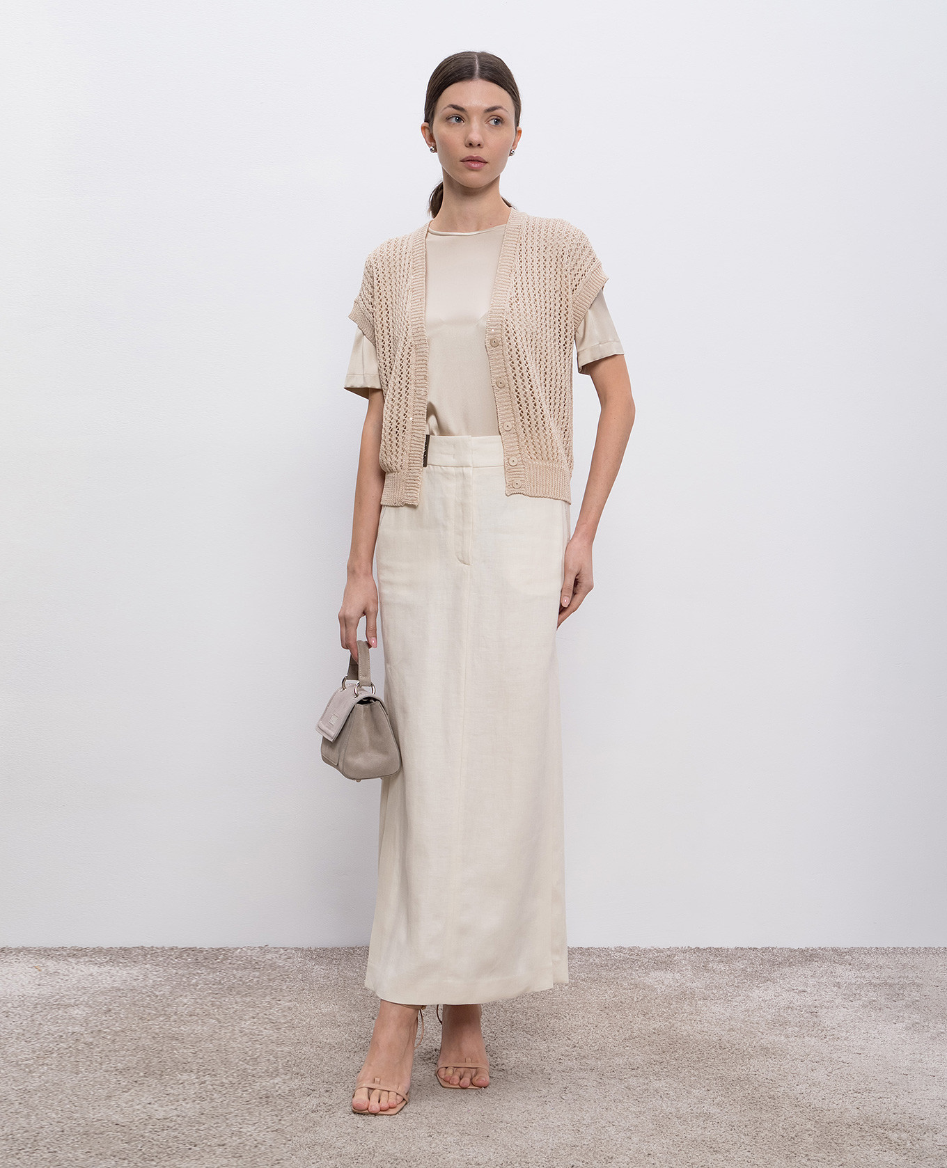 

Beige silk top with monil chain Peserico