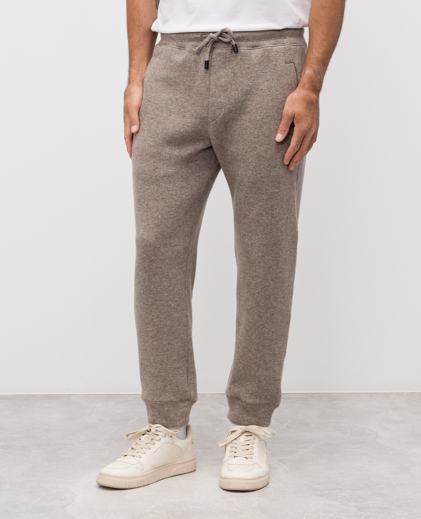 

Beige cashmere sweatpants ISAIA