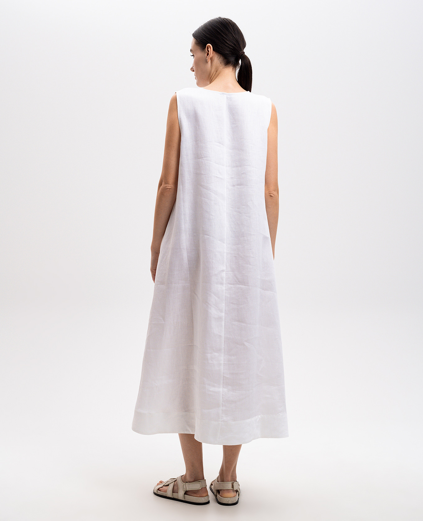 White linen dress Nisha Asceno 3