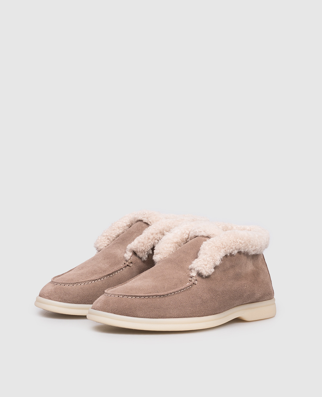 

Beige suede deserts with fur trim Babe Pay Pls