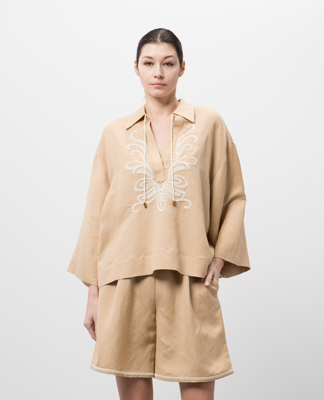 

Beige linen blouse with embroidery Twinset